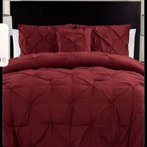 Set includes: queen duvet (90" x 90") and Set includes: queen duvet